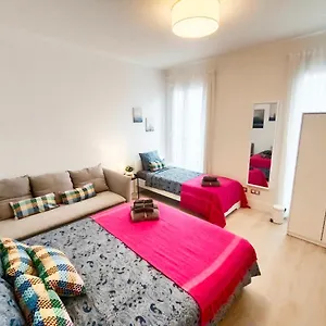 Hostal By Plaza Universidad, Barcelona